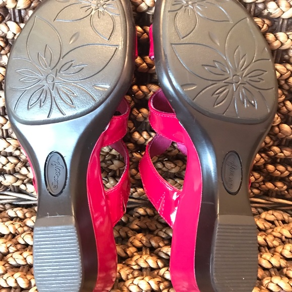 NWOT pink Wedge sandals - Picture 5 of 7